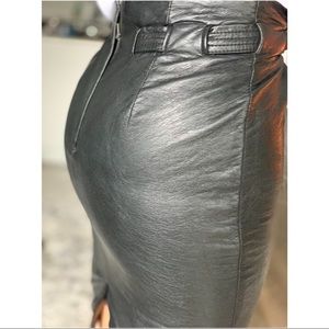 Faux Leather belted pencil skirt.🍁